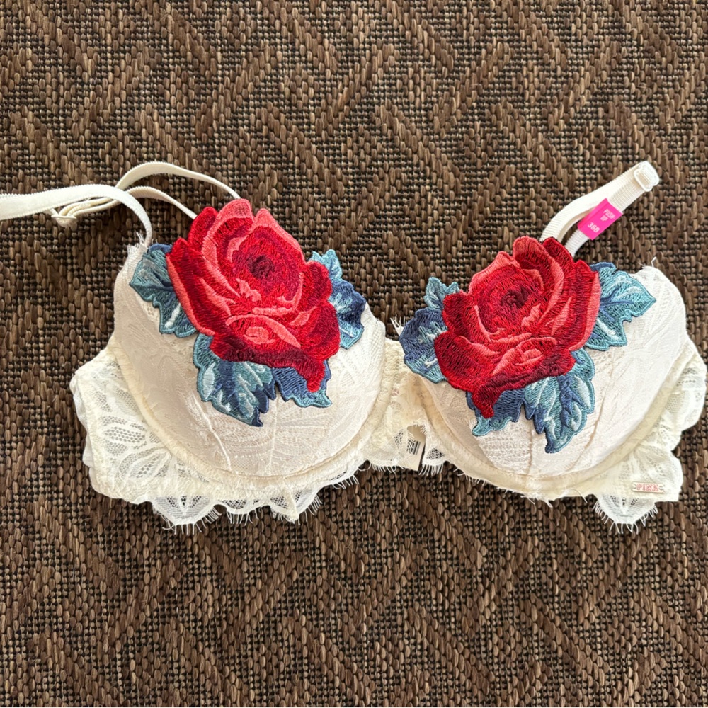Women’s Victoria Secret Pink push-up bra